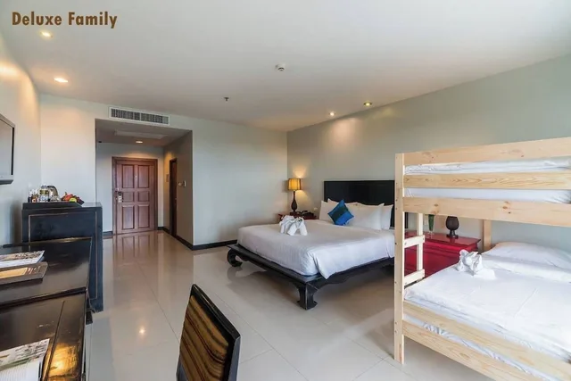 غرفة ديلوكس عائلية بسرير كينج وسرير بطابقين، Dor-Shada Resort By The Sea 1/1