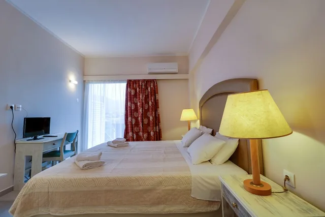 Classic, 3 Beds, Calamos Beach Family Club Hotel By Anayia All Inclusive Resorts 3/3