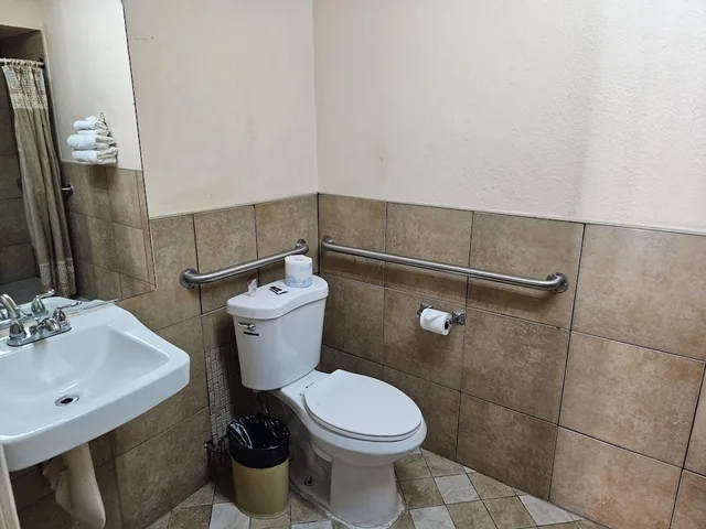 غرفة ديلوكس مفردة بسرير كوين، Aerospace Inn Mojave 2/2