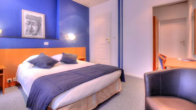 Room, Double Bed, Le Terminus 3/9