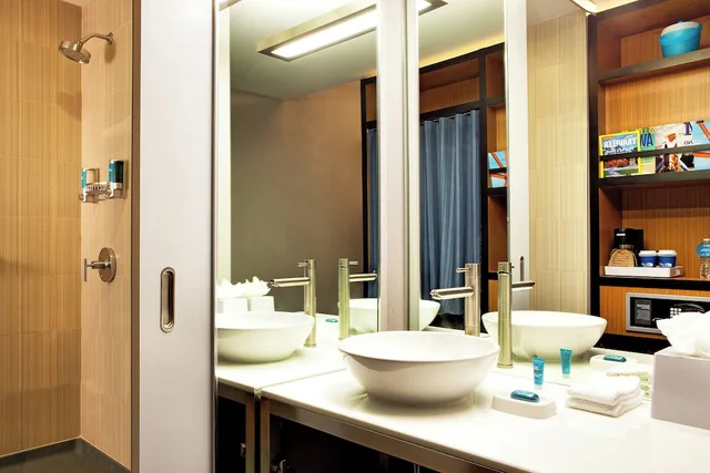 Room, 2 Queen Beds, Accessible, Aloft Milwaukee Downtown 4/8