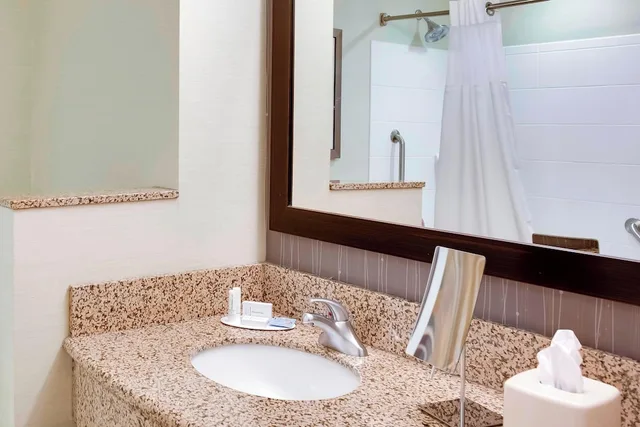 غرفة بسريرين كوين لذوي الإعاقة، Courtyard Statesville Mooresville/Lake Norman 3/3