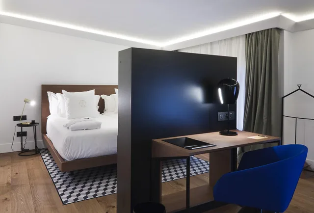 جناح جونيور بسريرين، Hotel One Shot Reina Victoria 4/9