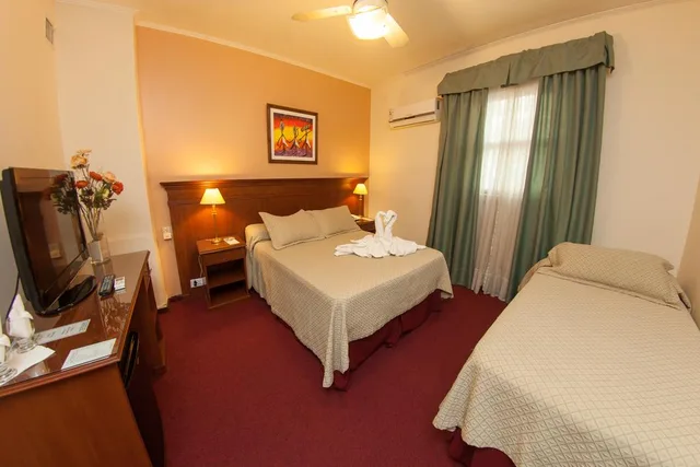غرفة ثلاثية، Ritz Hotel Mendoza 1/1
