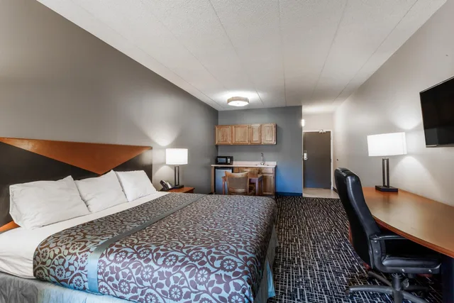 جناح استوديو بسرير كينج مع أريكة، Days Inn Suites By Wyndham Lancaster Amish Country 1/5