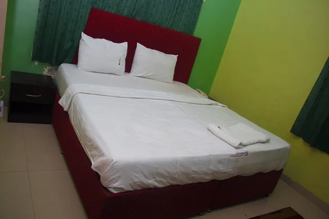غرفة قياسية بسرير مزدوج، Ikeja Transit Hotel 2/3