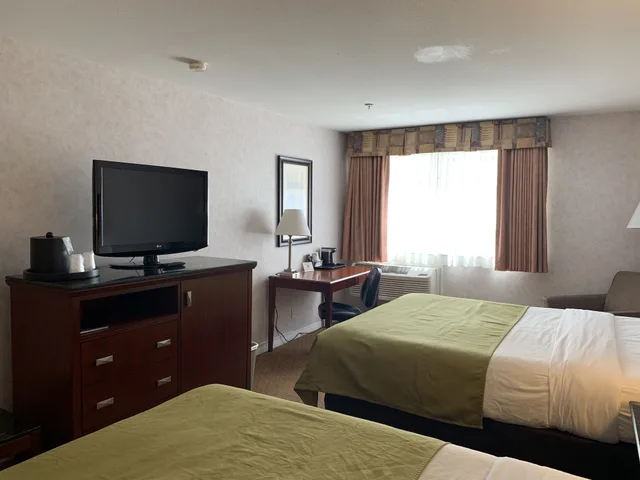 Standard, 2 Queen Beds, Prestige Aberdeen Lodge Kamloops 3/5