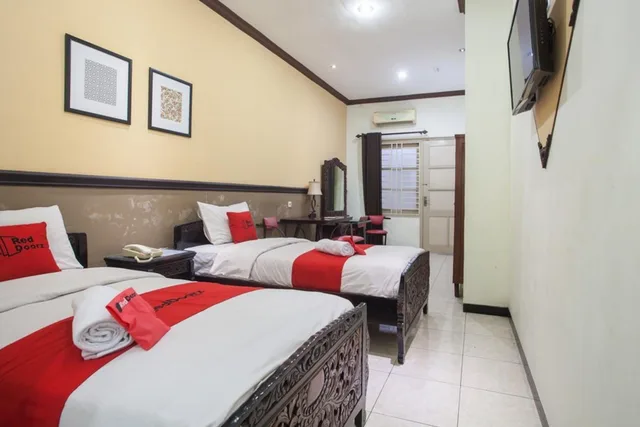 غرفة قياسية بسريرين منفصلين، Reddoorz Urip Sumoharjo 6/10