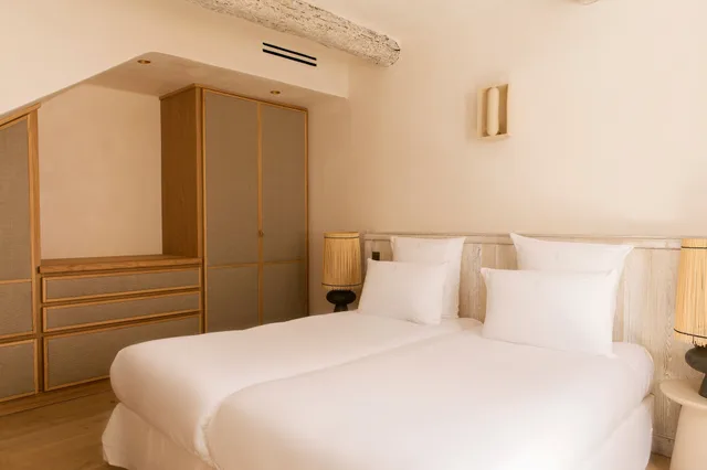 شقة بسريرين كوين، Hotel La Ponche 1/6