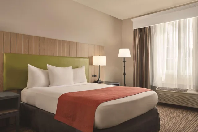 Suite, King Bed, Country Inn & Suites By Radisson, Eagan, MN 1/2