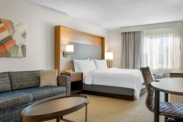 غرفة بريميوم بسرير كينج مع أريكة، HOLIDAY INN ROCK SPRINGS 4/8