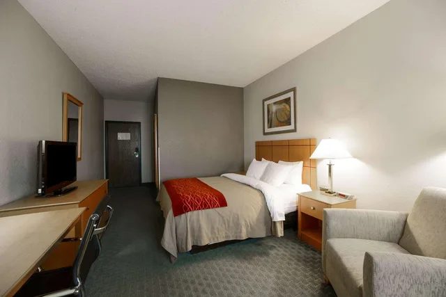 غرفة بسرير كوين لذوي الإعاقة، AmericInn by Wyndham Quincy 1/4