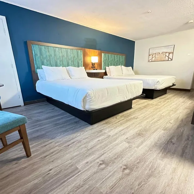 Drive Up, Deluxe, King Bed, 2 Queen Beds، Travelodge by Wyndham Amherst 5/6