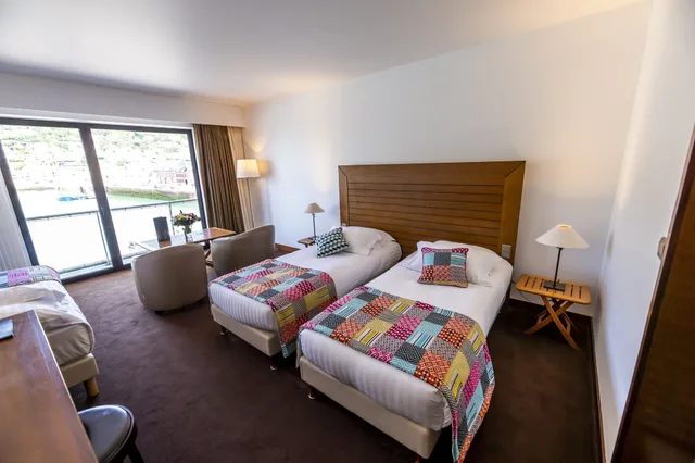 غرفة سوبيريور بسرير كوين بإطلالة على المرسى، HOTEL LE GRAND PAVOIS 2/7