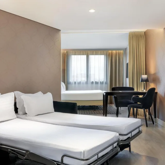 غرفة عائلية بسرير مزدوج مع أريكة، Ac Hotel Paris Porte Maillot 1/2