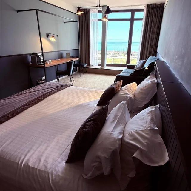 جناح جونيور بإطلالة على البحر، GRAND HOTEL DU CASINO DE DIEPPE 4/8
