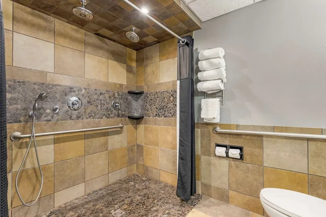 جناح بسرير كينج بجاكوزي، Best Western Plus Longbranch Hotel and Convention Center 6/7