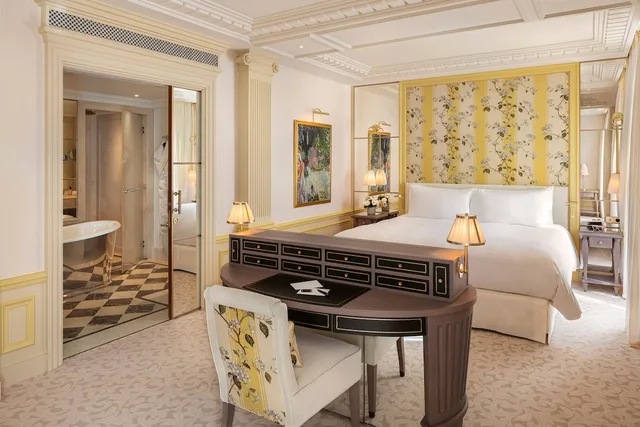 جناح بريميوم جونيور ديلوكس بسرير كوين، Hotel Metropole Monte Carlo 1/3