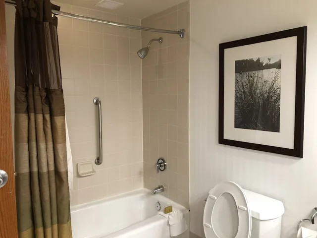 غرفة بسريرين كوين لذوي الإعاقة، Wyndham Garden Buffalo Downtown 3/3