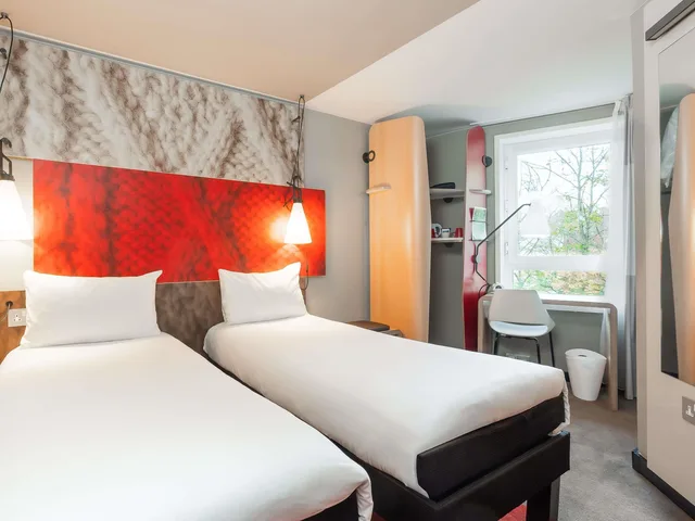 غرفة قياسية بسريرين منفصلين، ibis Portsmouth Centre 1/6