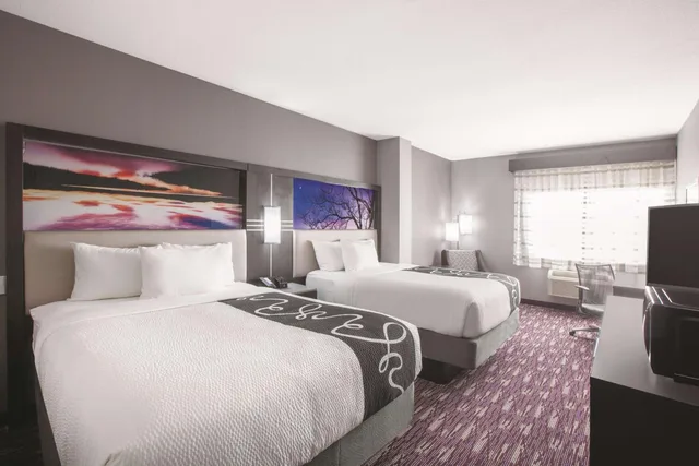 غرفة بسريرين كوين بحوض استحمام لذوي الإعاقة، La Quinta Inn And Suites By Wyndham Kingsville 4/6