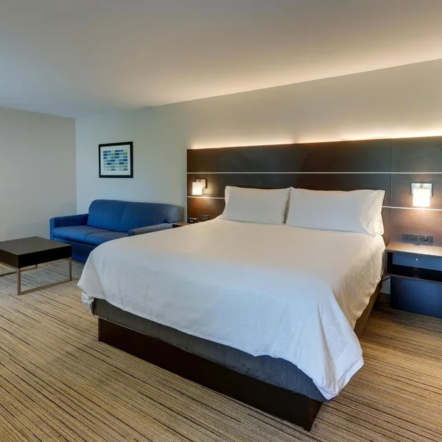 جناح بسرير كينج مع أريكة لذوي الإعاقة، Holiday Inn Express & Suites Corbin, an IHG Hotel 4/9
