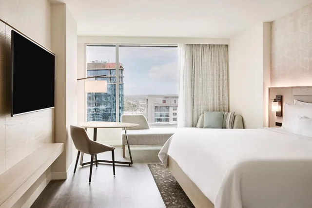 غرفة ديلوكس بسرير كينج بإطلالة على المدينة، The Westin Tempe 2/3