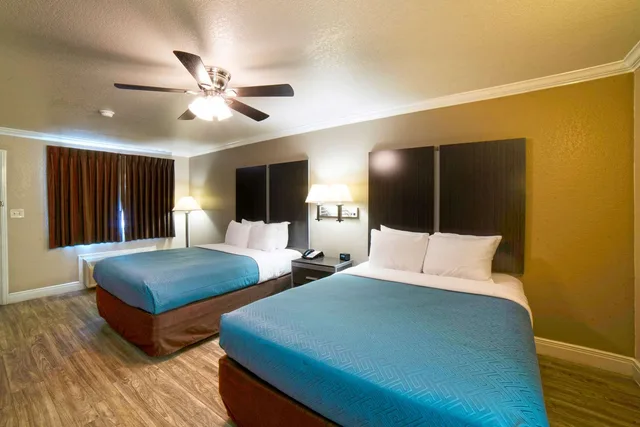 غرفة بسريرين كوين، Econo Lodge Inn & Suites Corpus Christi 1/4