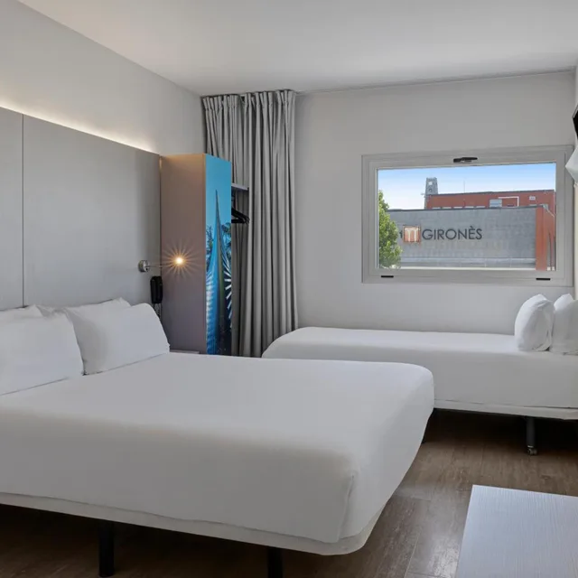 غرفة بسرير مزدوج مع سرير إضافي، B&B HOTEL Girona 2 3/7