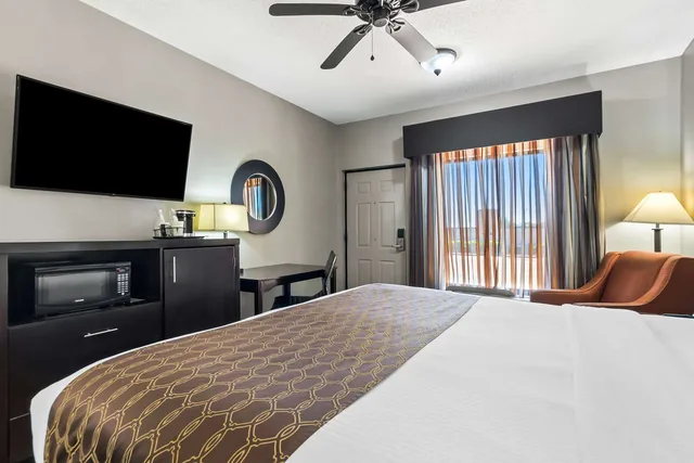 غرفة بسرير كينج لذوي الإعاقة، Best Western Inn Monroeville AL 2/4