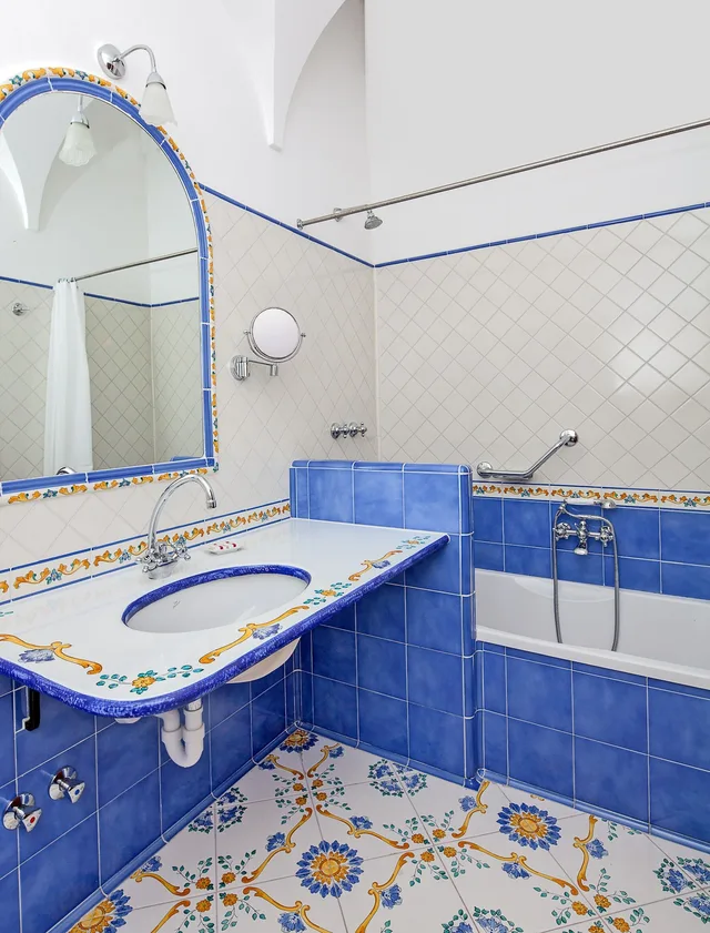 غرفة مزدوجة سوبيريور بإطلالة جزئية على البحر، Hotel Vittoria Positano 5/5