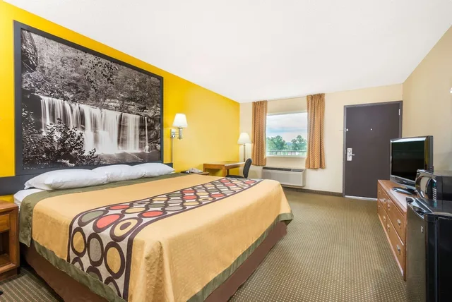 غرفة بسرير كينج، Super 8 by Wyndham Williamsburg 1/3