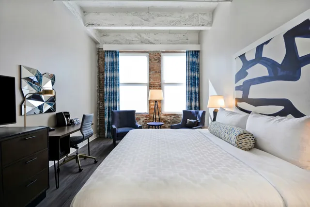 غرفة بسرير كينج لذوي الإعاقة، Hotel Indigo Kansas City The Crossroads 1/4