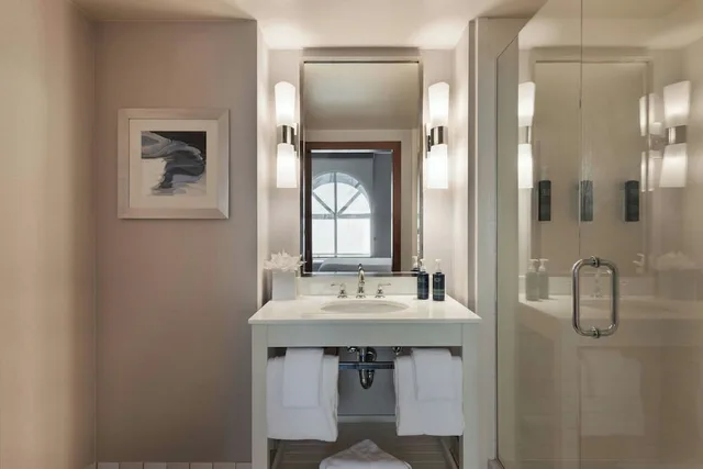 جناح بسرير كينج مع أريكة، Four Points by Sheraton Ontario-Rancho Cucamonga 8/8