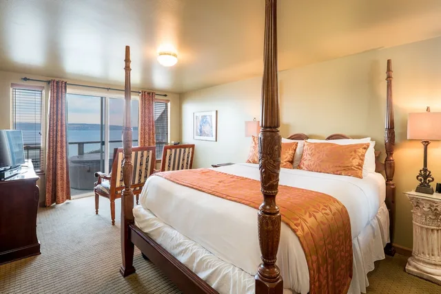 Room, Queen Bed, Camano Island Inn 4/7