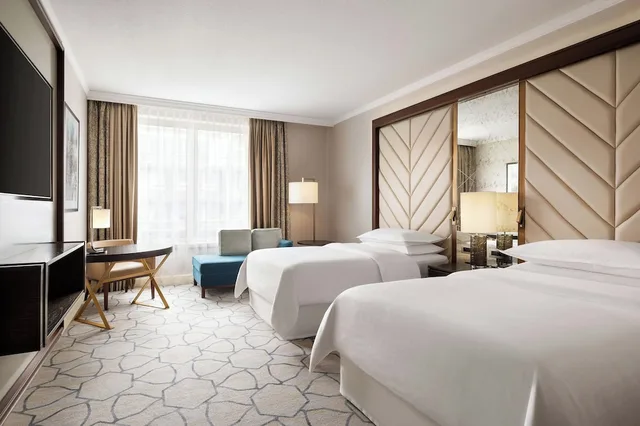 Classic, Twin Beds, Sheraton Grand Warsaw 2/5
