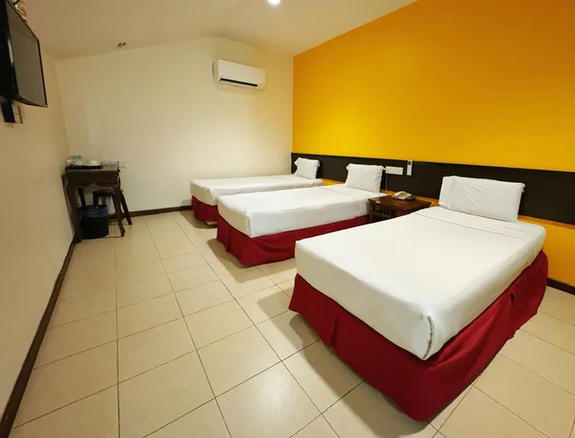 Room, 3 Beds, Smoking, Grand Far East Hotel 1/2