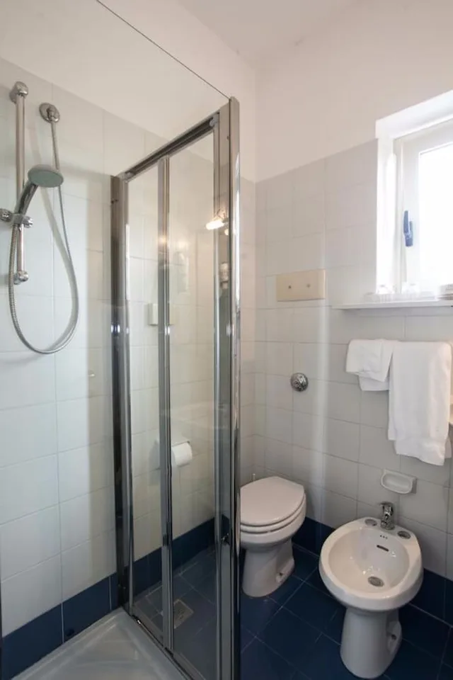Comfort, Double or Twin Bed, Partial Lake View، Marconi 3/4