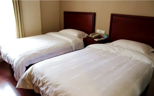 غرفة بسريرين منفصلين، GreenTree Inn HuZhou AnJi YingBin Avenue Express Hotel 2/2