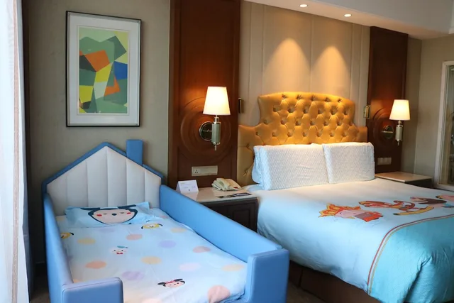 غرفة تنفيذية بسريرين منفصلين بشرفة مع دخول صالة النادي، DoubleTree by Hilton Hotel Ningbo - Chunxiao 2/3