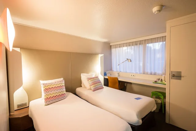 Standard, Twin Beds, Hotel Campanile Montesson Le Vesinet 7/10