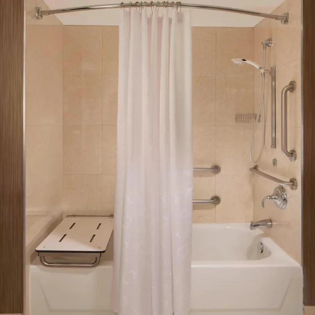 غرفة بسرير كينج في طابق منخفض، Sheraton DFW Airport Hotel 6/8