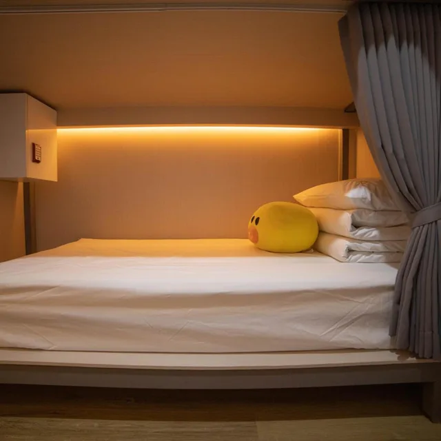 سكن مشترك بسريرين للنساء، Calistar Hotel 8/10