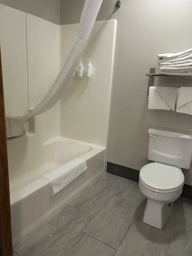 غرفة قياسية بسريرين كوين، Days Inn By Wyndham Laramie 2/2