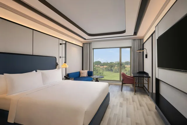 غرفة بسرير كينج لذوي الإعاقة، Doubletree by Hilton Bengaluru Airport 1/7