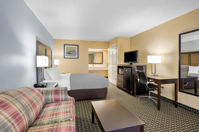 غرفة قياسية بسرير كينج للمدخنين، Quality Inn Perry - National Fairgrounds Area 4/10