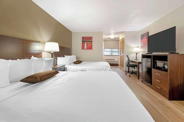 Standard, 2 Double Beds, Best Western Green Bay Inn Conference Center 1/8