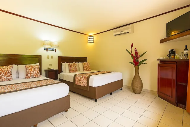 غرفة قياسية بسرير كوين وسرير مزدوج، Arenal Volcano Inn 10/10