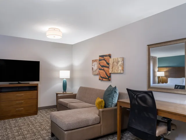 جناح استوديو بسرير كينج لذوي الإعاقة، Staybridge Suites Sioux City Southeast 4/6