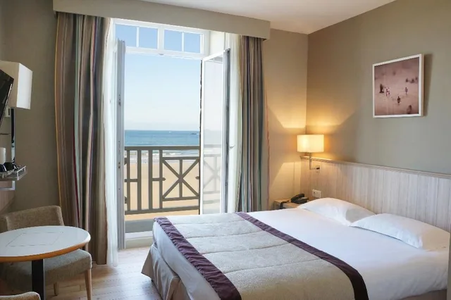 غرفة بسرير مزدوج بإطلالة على البحر بشرفة، Hotel Antinea 1/1